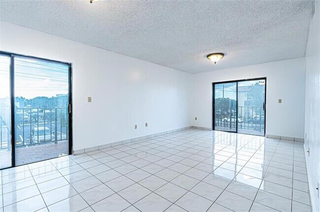 Building Photo - 1470 W 41st St