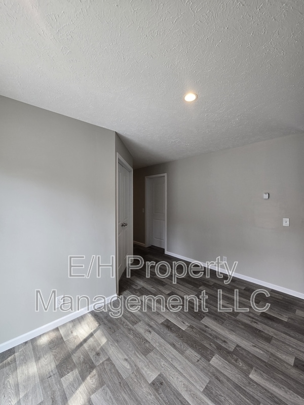 Building Photo - 501 S Edwards Ave