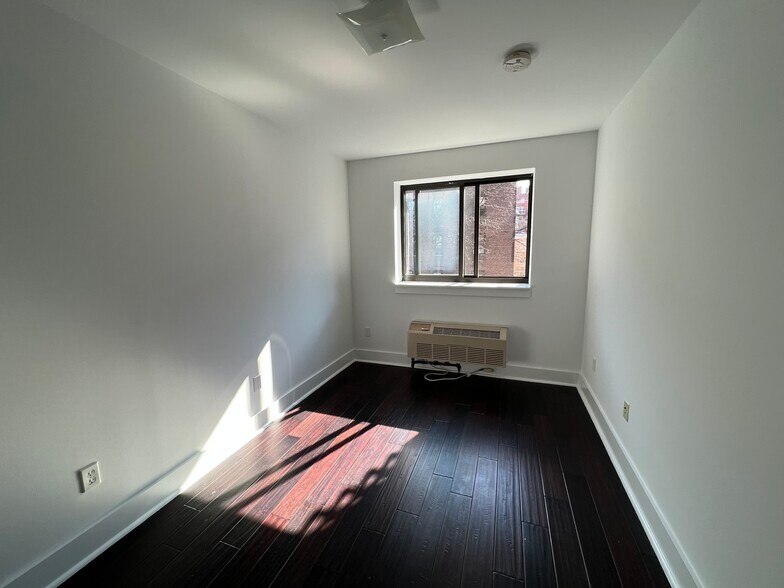 Building Photo - 6515 Booth St