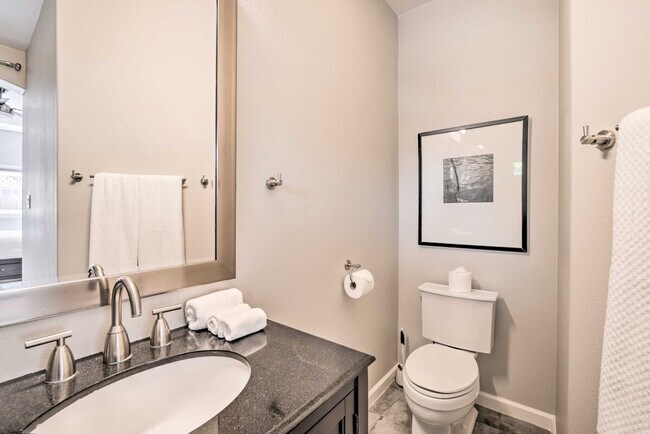 Building Photo - 3096 Dovela Way