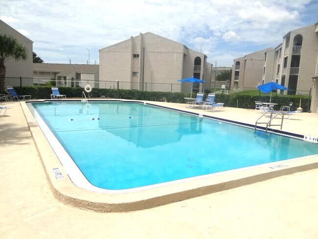 Building Photo - 1/1 condo in the heart of Clearwater