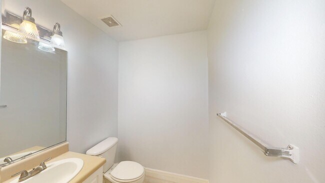 Building Photo - 255 Evernia St