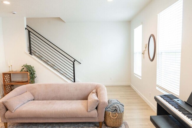 Building Photo - 638 Autumn Ash Cir