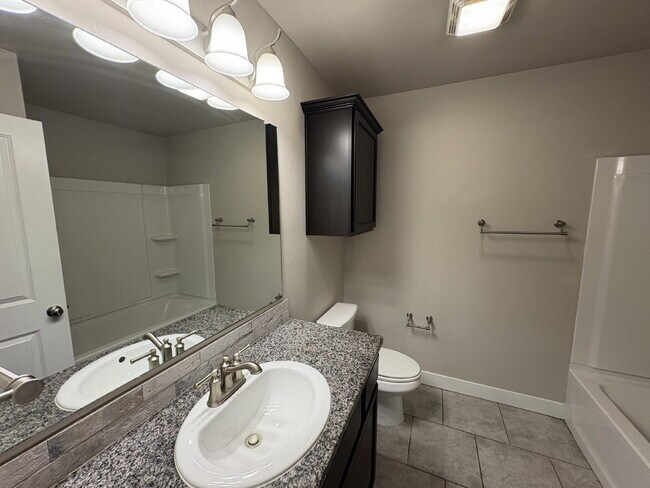 Building Photo - Stunning Three Bedroom In Bell Farms!