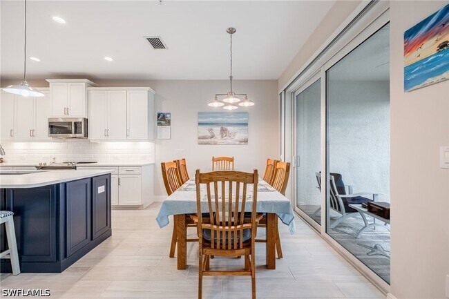 Building Photo - 2555 Seychelles Dr