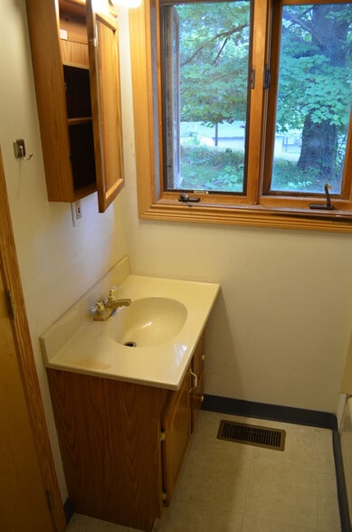 Building Photo - 5681 Fullview Heights Dr