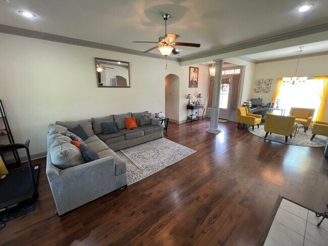 Building Photo - 18063 River Landing Dr