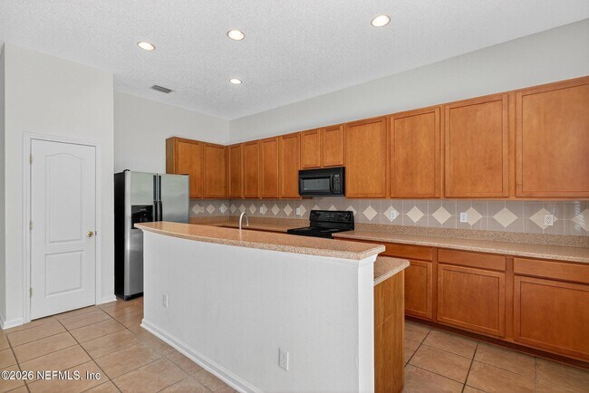 Building Photo - 872 Collinswood Dr W