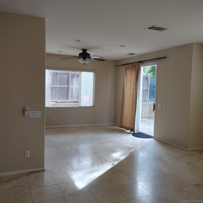 Building Photo - 382 Edgewater Dr