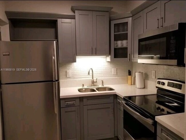 Building Photo - 2023 Funston St