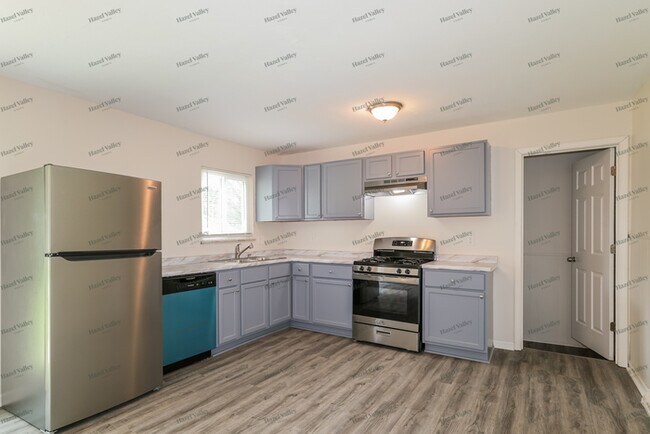 Building Photo - 1415 Cove Ln
