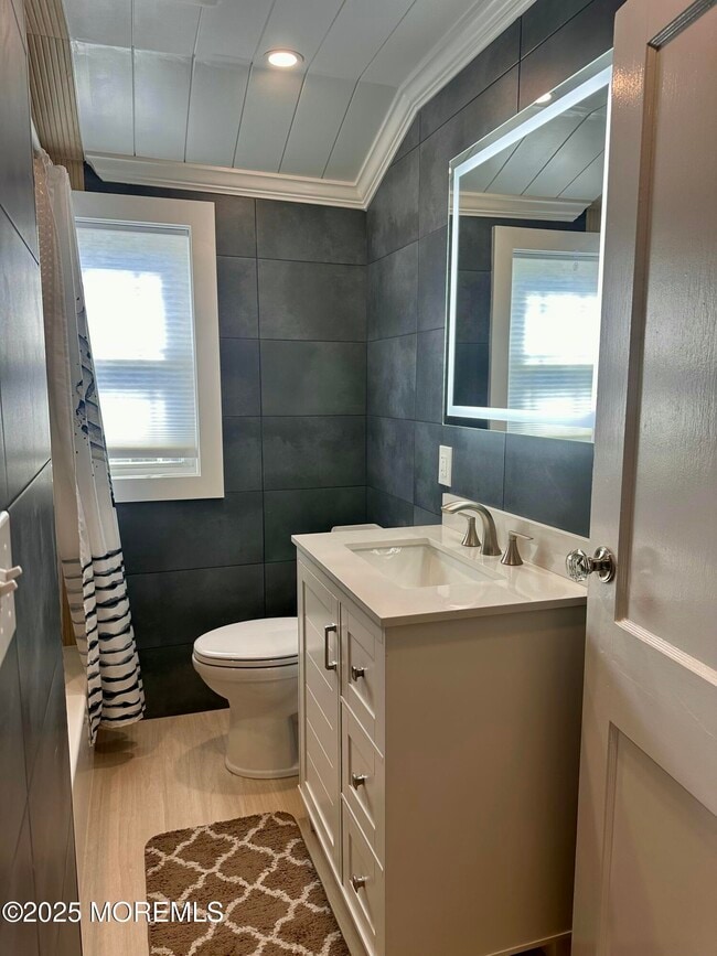 Building Photo - 304 Arnold Ave