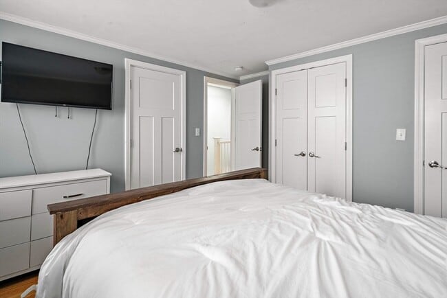 Building Photo - 182 E St