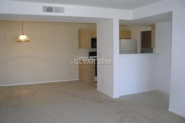 Building Photo - 950 Seven Hills Dr