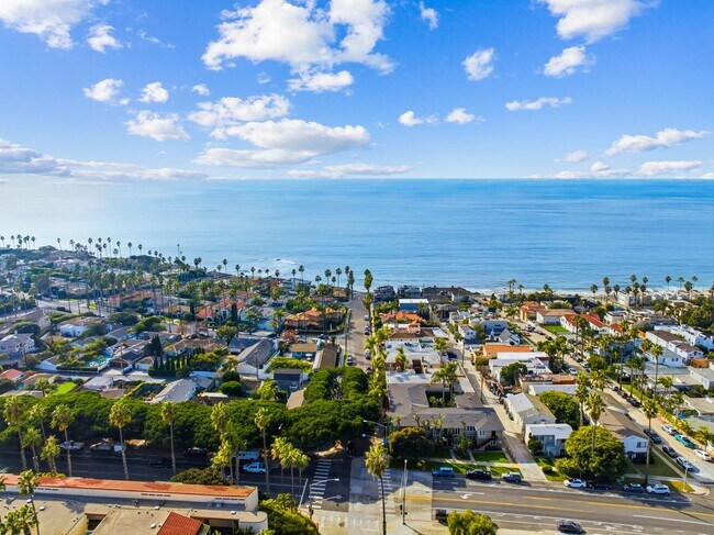 Building Photo - 2BR Coastal La Jolla Apartment | Steps to Windansea Beach
