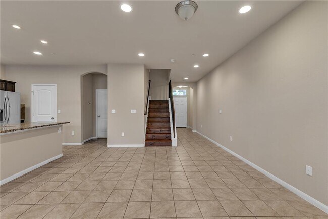 Building Photo - 2880 Donnell Dr