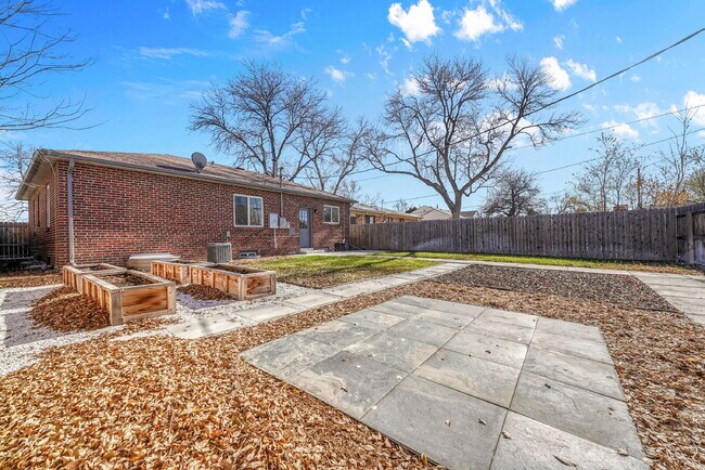 Building Photo - $3,595.00, $300 OFF First Months' Rent - 4 Bedroom, 3 Bath, Single Family Home in Denver with Fin...