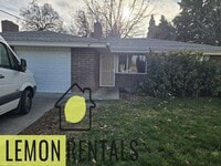 Building Photo - 1302 S 16th Ave