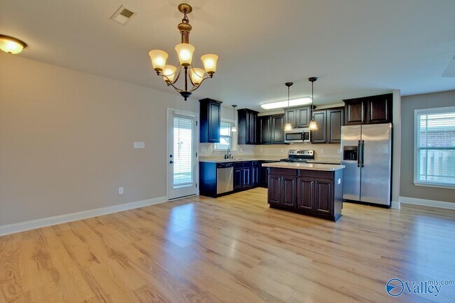 Building Photo - 5010 Montauk Trail SE