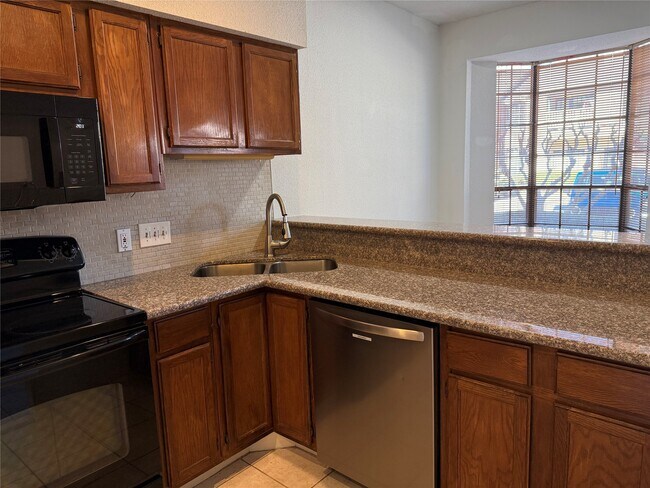 Building Photo - 2121 El Paseo St