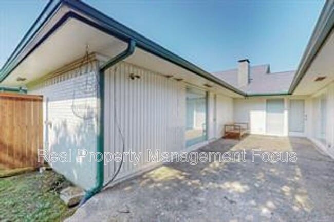 Building Photo - 14724 Overview Dr