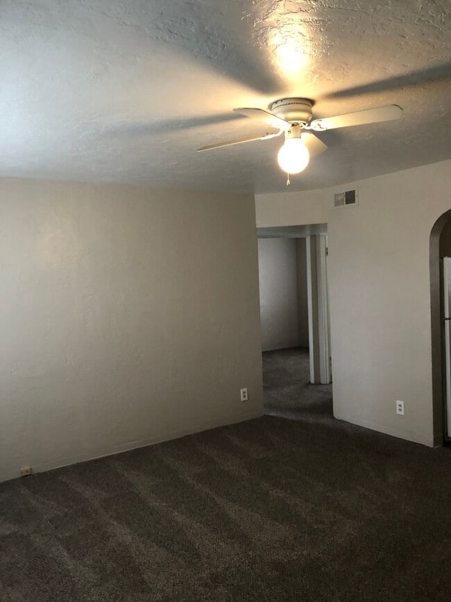 Building Photo - 712 S Canyon St