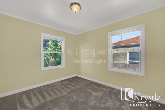 Building Photo - 579 Cedar St