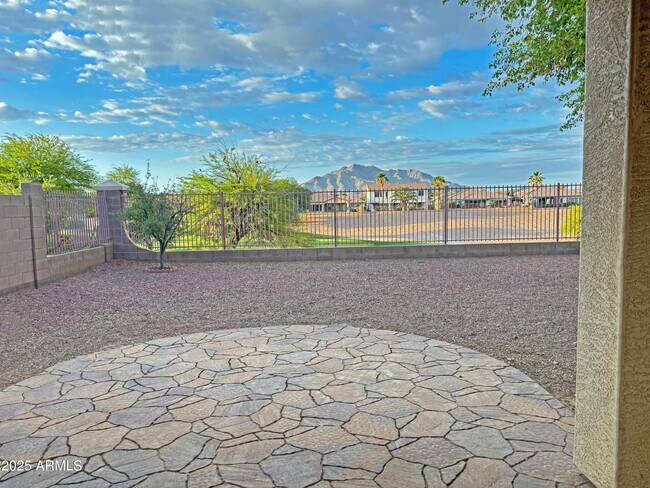 Building Photo - 3399 E Meadowview Ct
