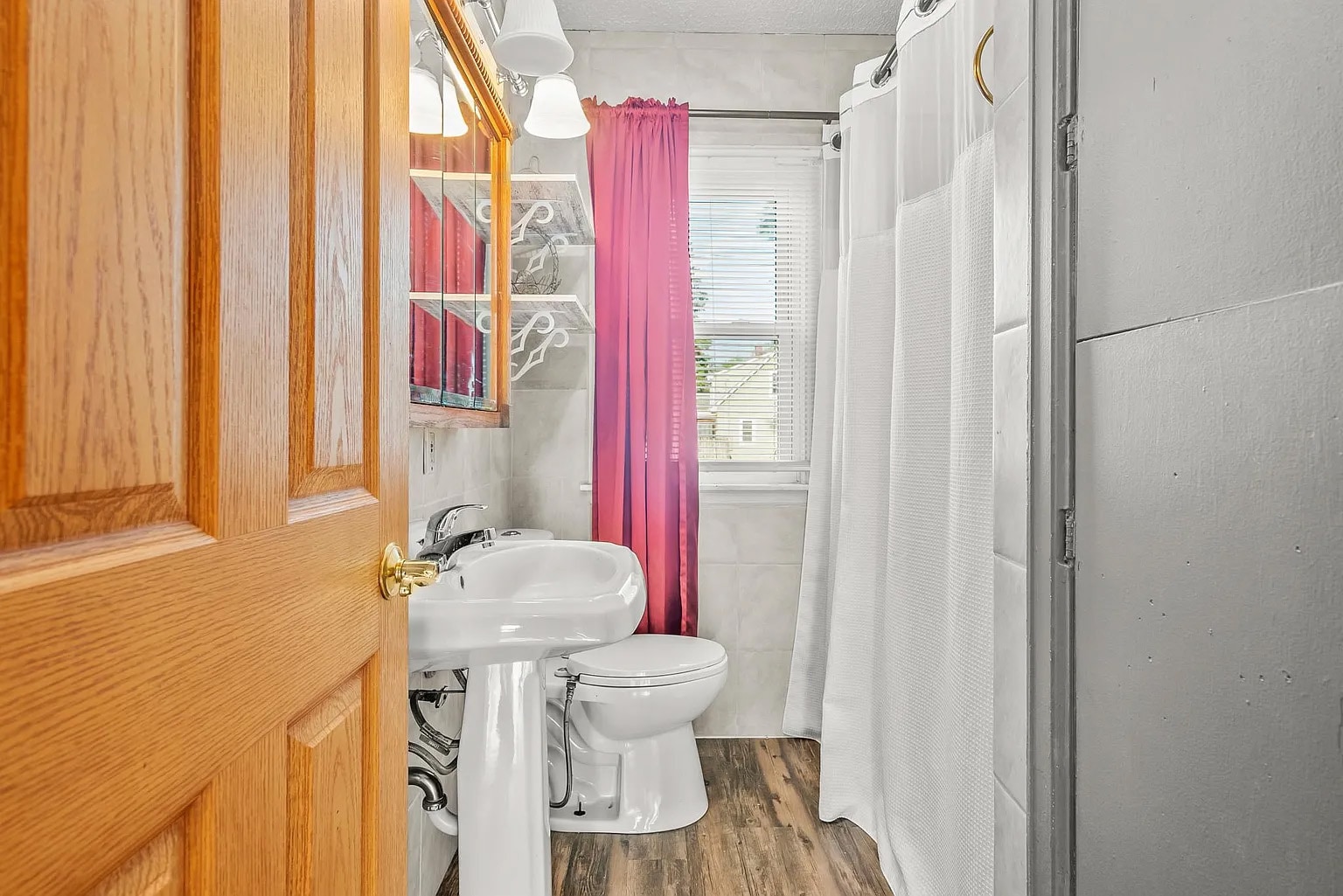 Building Photo - 1520 W 9th St