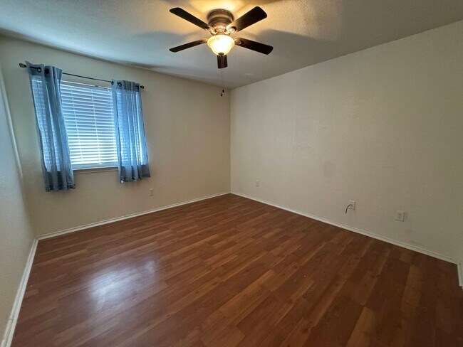 Building Photo - 204 Lottie Ln