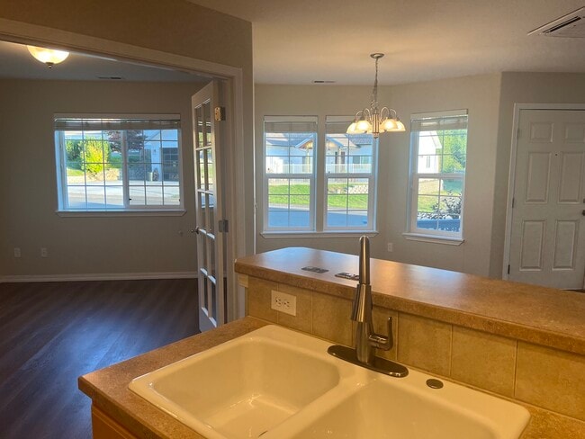 Building Photo - 301 Brant Ln