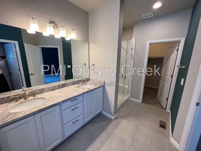 Building Photo - 9010 E Caley Way