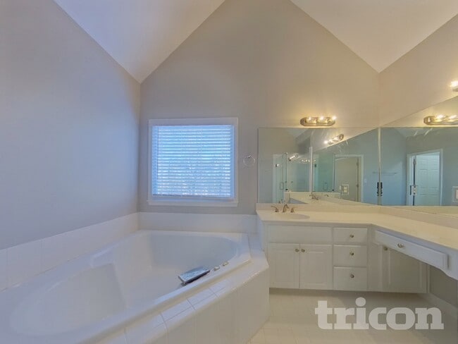 Building Photo - 4291 Wellbrook Ct