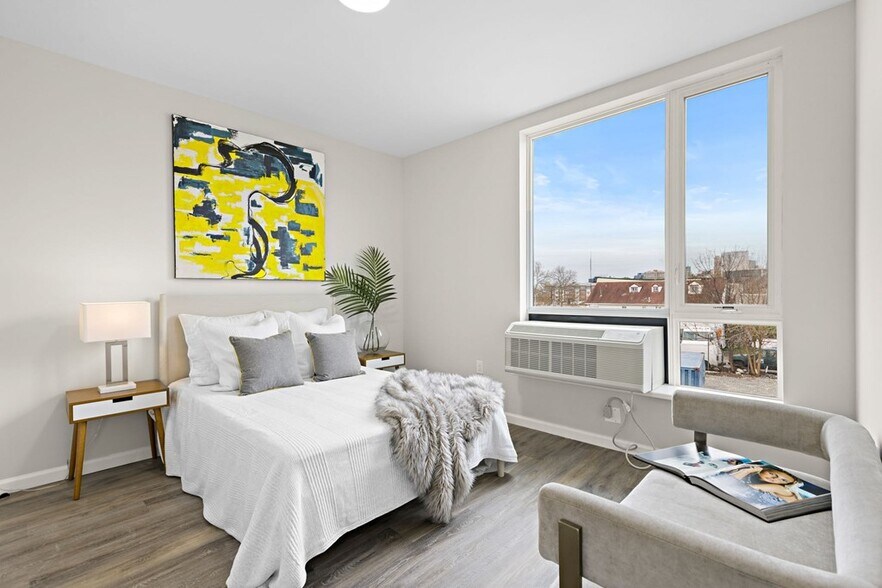 Building Photo - 9 Clark St