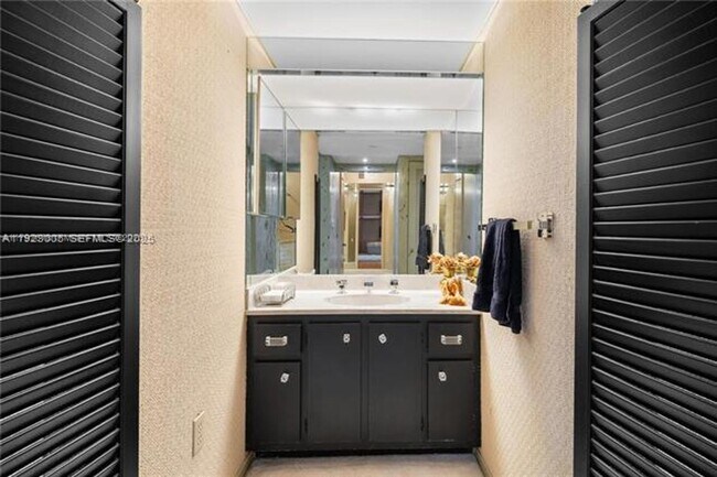 Building Photo - 11111 Biscayne Blvd