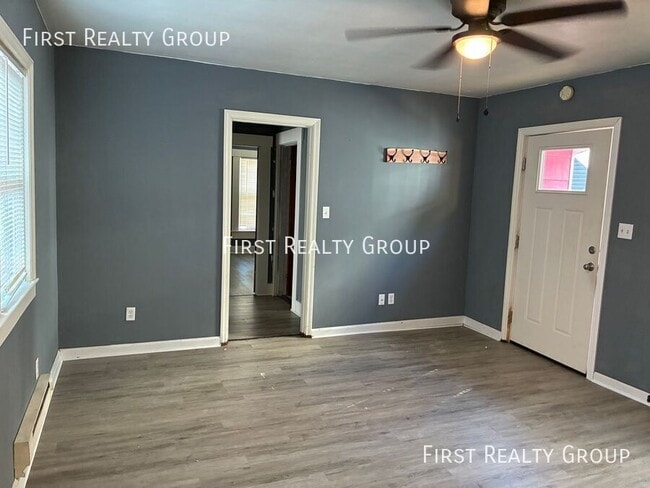 Building Photo - 532 1/2 Montgomery Avenue-