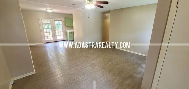 Building Photo - Spacious Shawnee Duplex-Available NOW!!