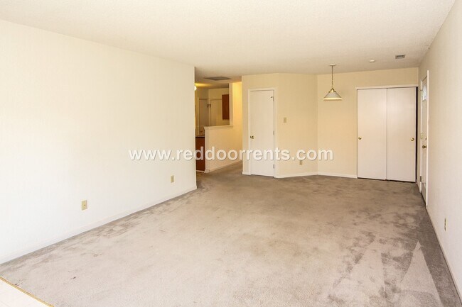 Building Photo - West side Indy, Cute 2 Bed, 2 Bath Home w/...