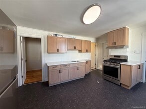 Building Photo - 40 N Clover St