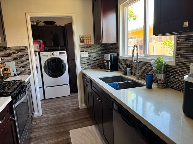 Building Photo - Beautifully Updated 4 Bedroom, 3 Bath Sing...