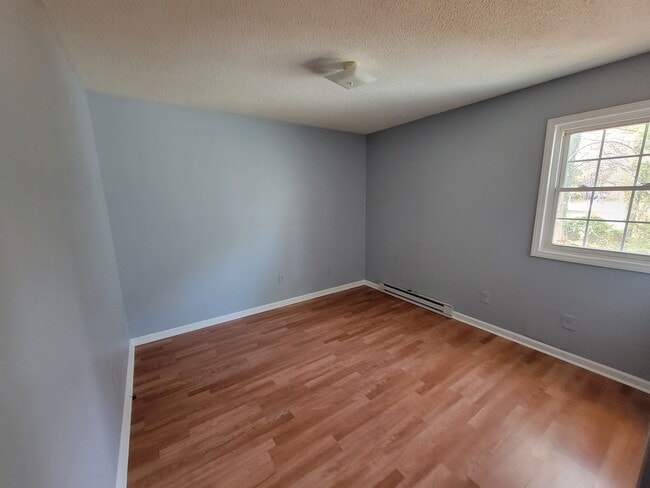 Building Photo - 3 Bedroom 1 Bathroom House