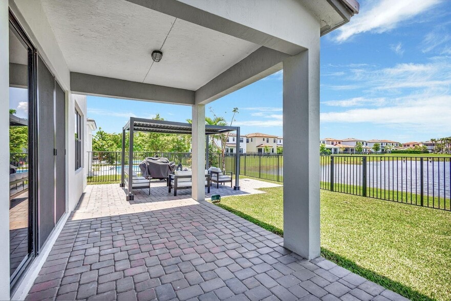 Building Photo - 16608 Cove Rd