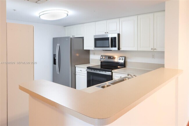 Building Photo - 520 SE 5 Ave