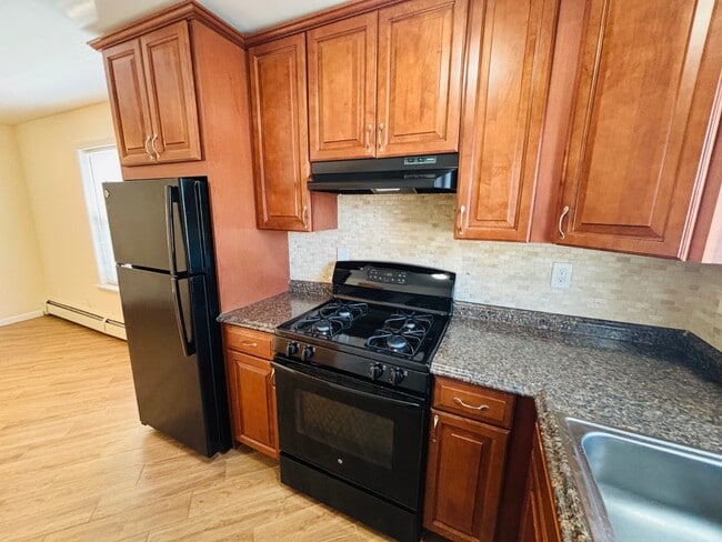 Building Photo - 27 1st St