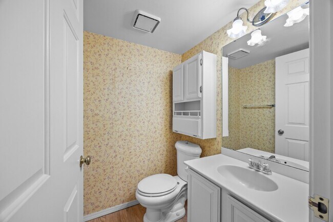 Building Photo - Condo in the Vibrant Clayton district!