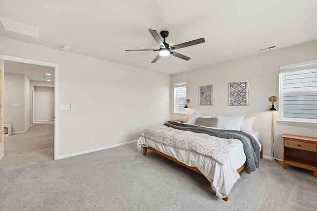 Building Photo - 5765 Mammoth Ln