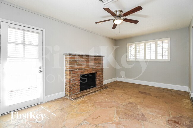 Building Photo - 7427 E McKinley St