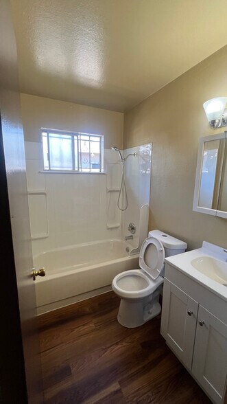 Building Photo - 742 Bedlow Dr