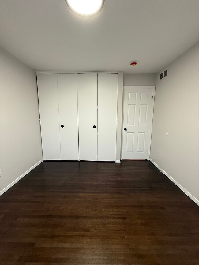 Building Photo - 440 Tall Oak Ln