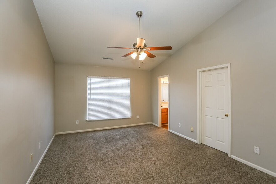 Building Photo - 1528 Moss Creek Dr